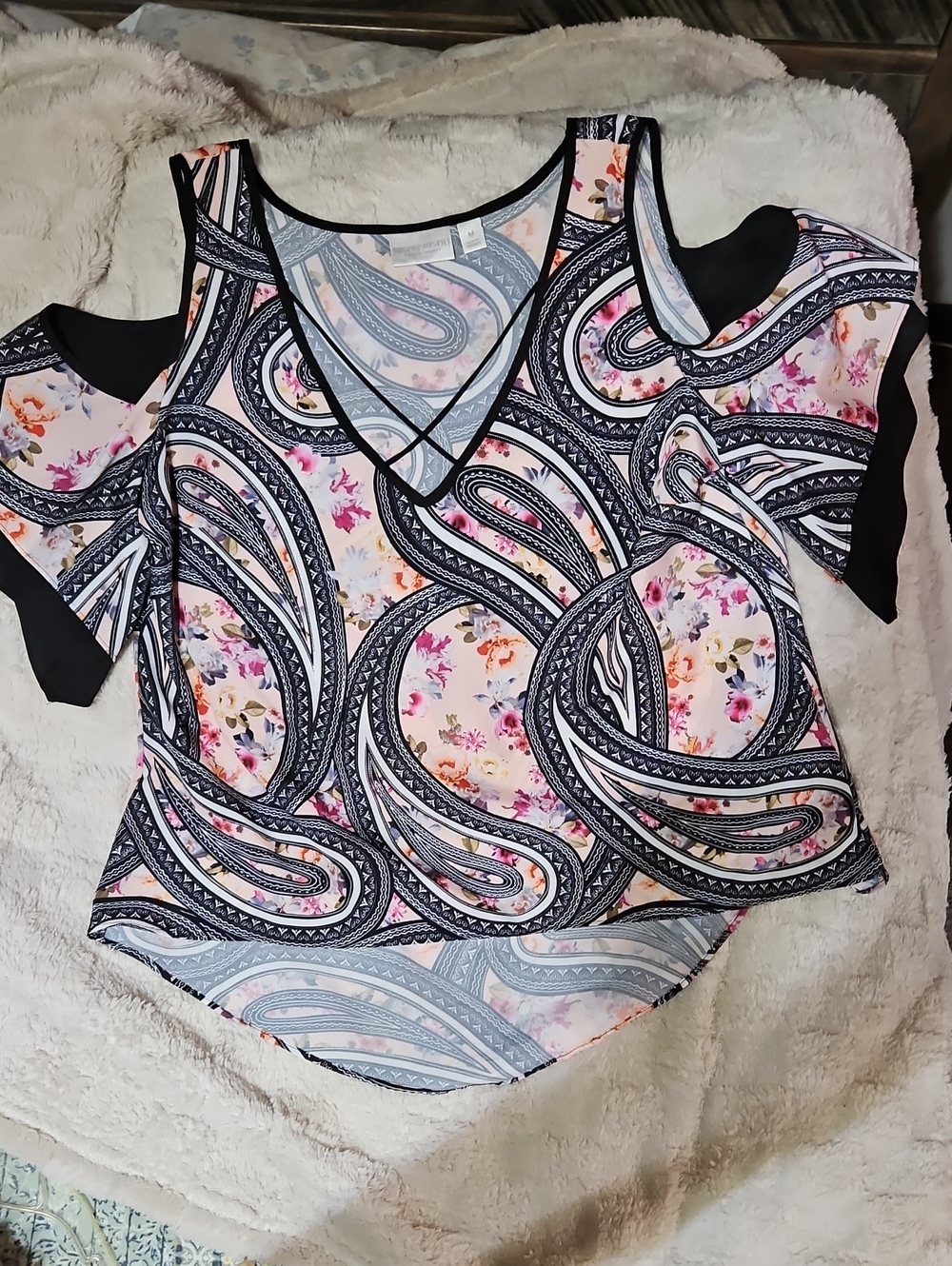 Bisou Bisou Women’s Pink Floral Paisley Cold-Shoulder Top